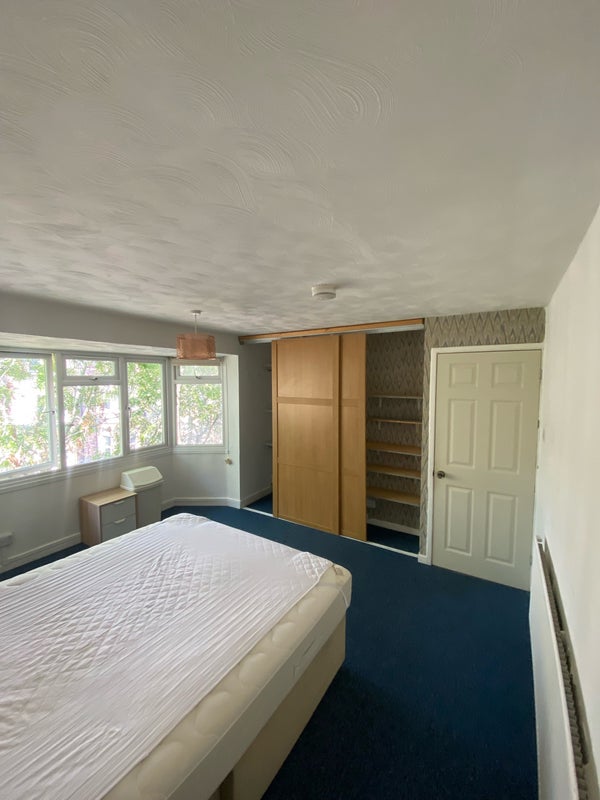 Room Aberdeen Road in Bristol