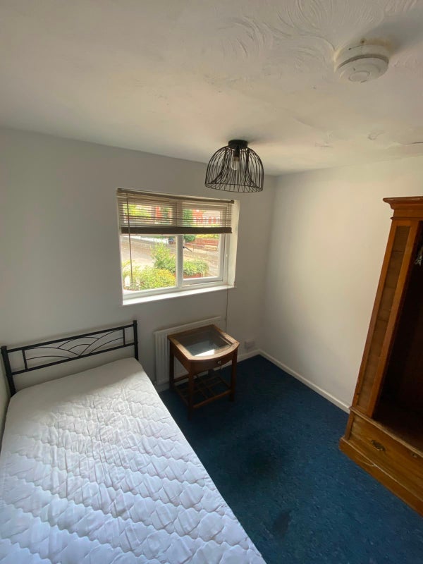 Room Aberdeen Road in Bristol