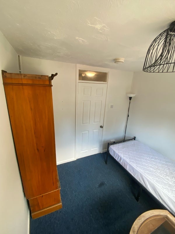 Room Aberdeen Road in Bristol