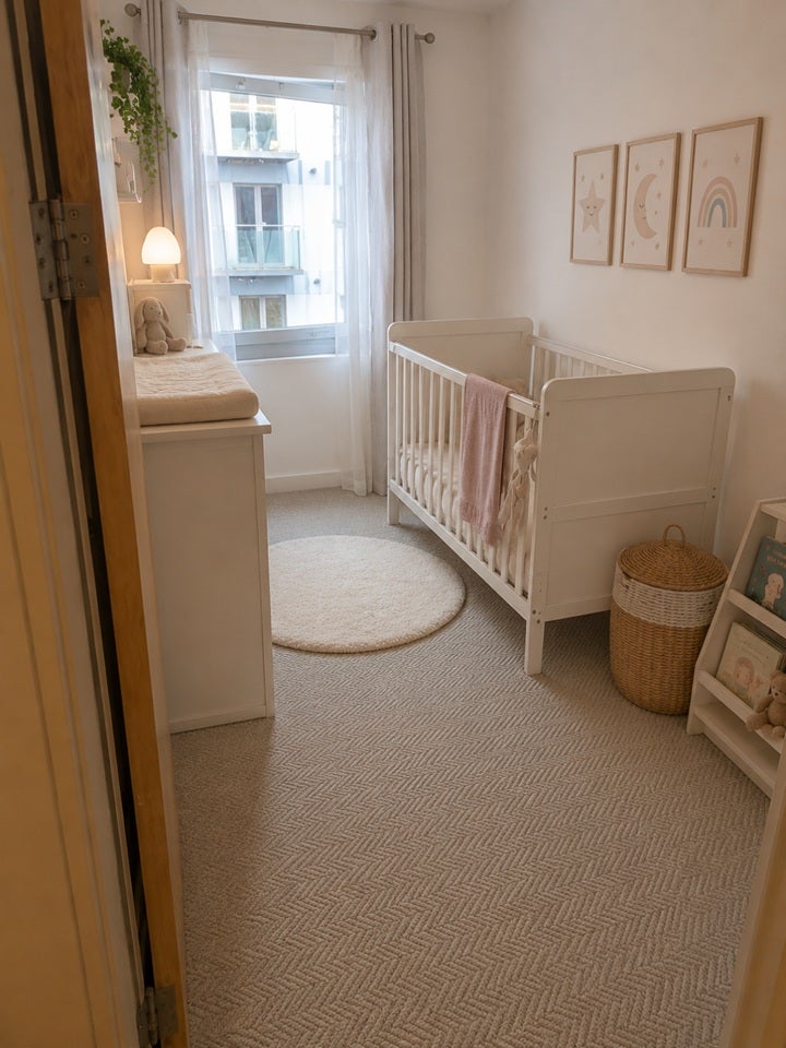 Flat Slaney Road in Greater London