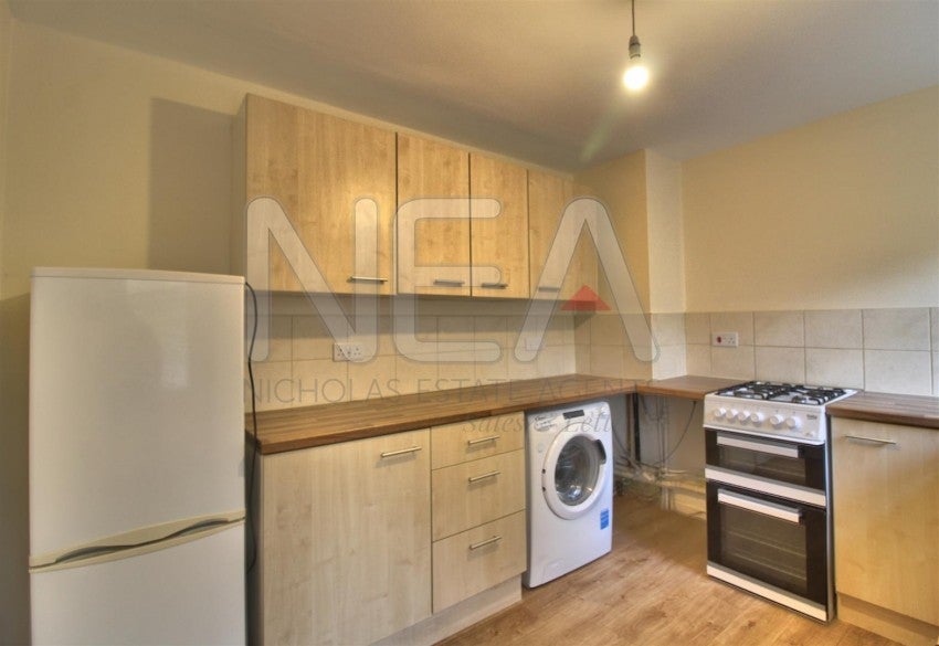 House Netley Close in Reading