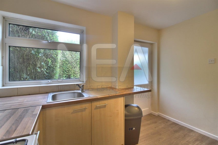 House Netley Close in Reading