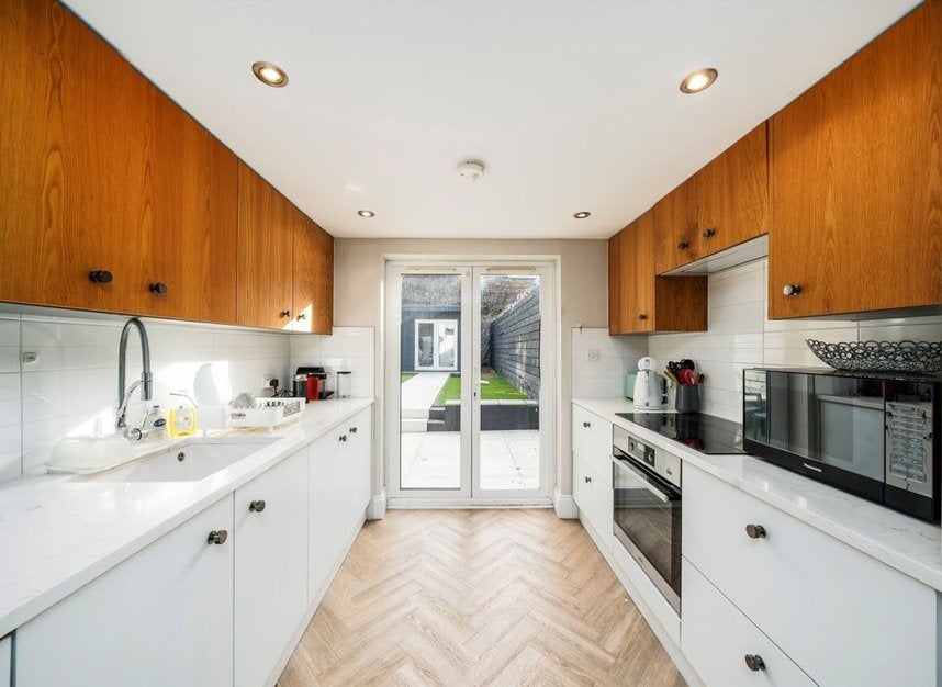 Flat Kilburn Park Road in City of Westminster