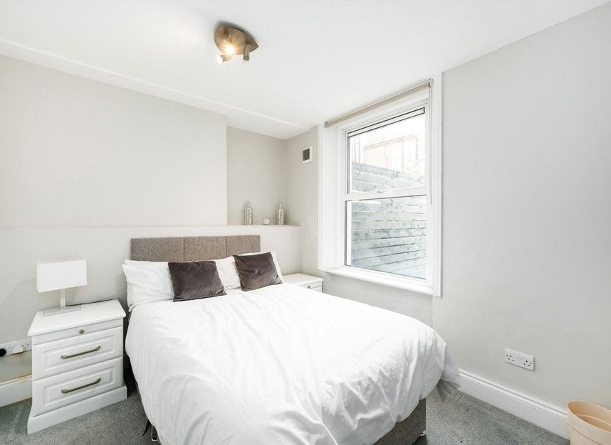 Flat Kilburn Park Road in City of Westminster
