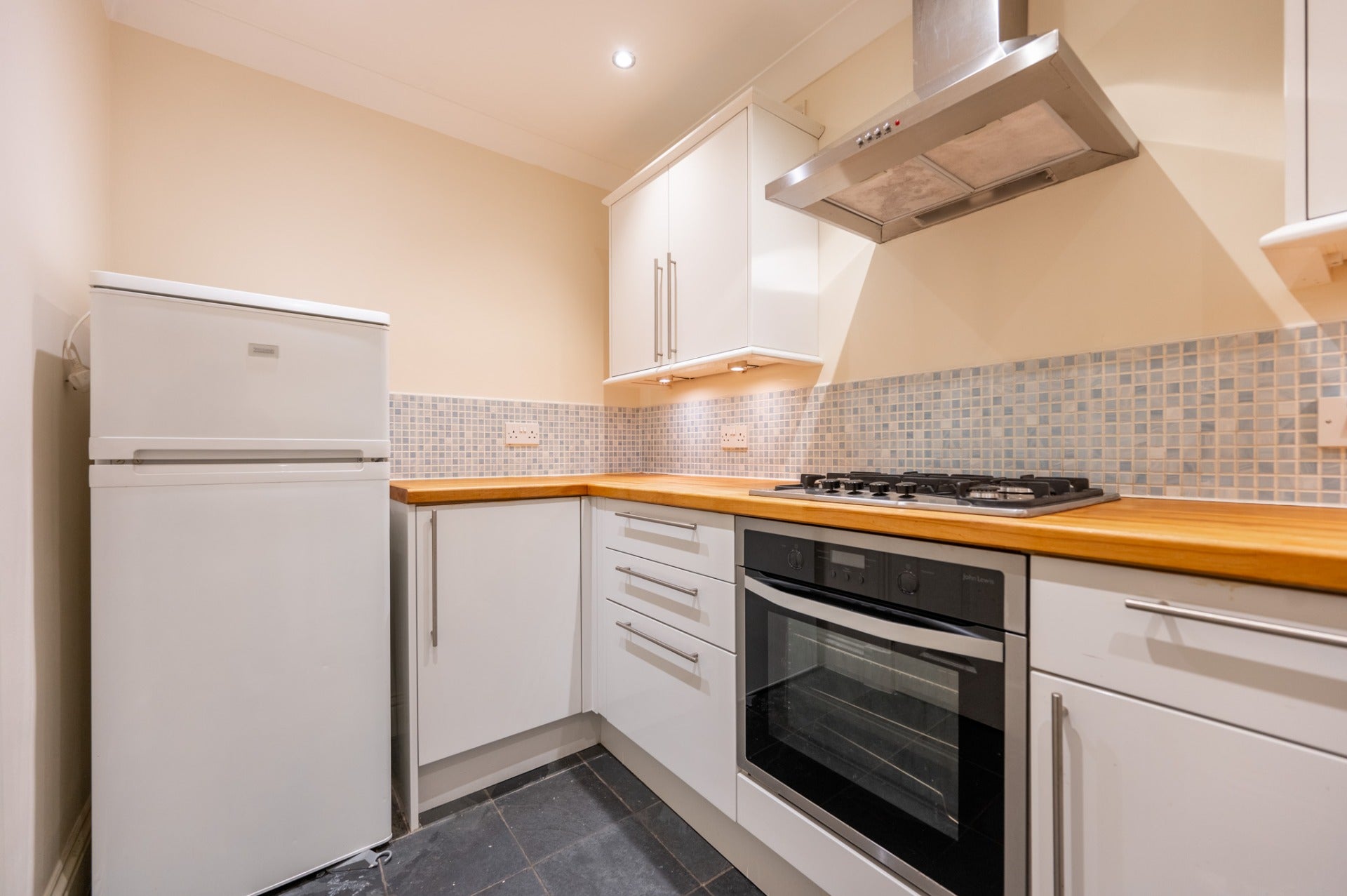 Flat Thornwood Avenue in Glasgow