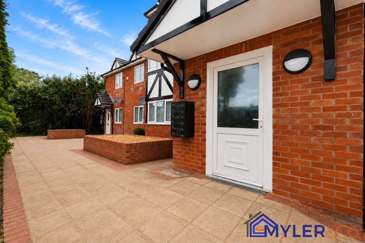 Flat Cherrysutton in Widnes