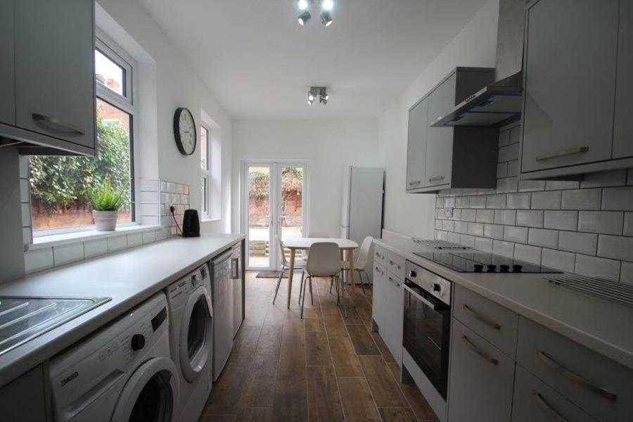 Room Howard Road in Leicester