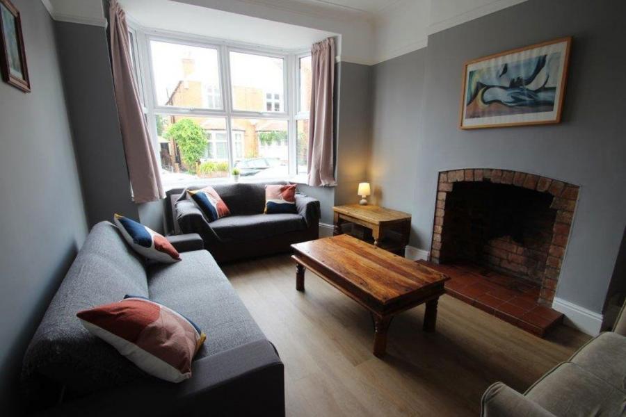 Room Howard Road in Leicester