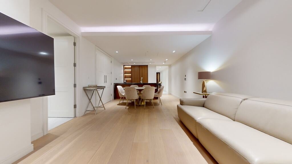 Flat Houghton Street in City of Westminster