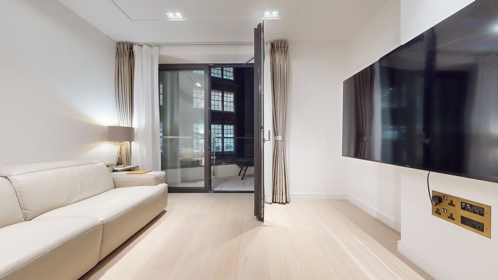 Flat Houghton Street in City of Westminster