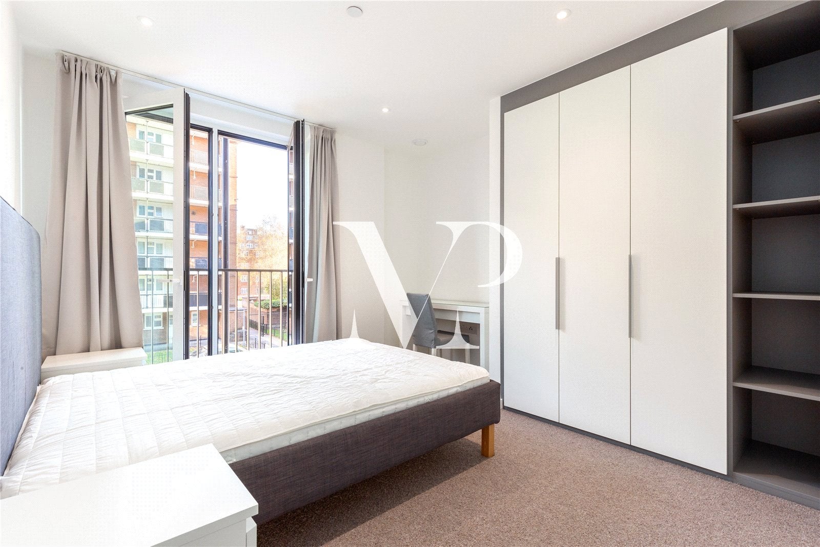 Flat Cendal Crescent in Greater London