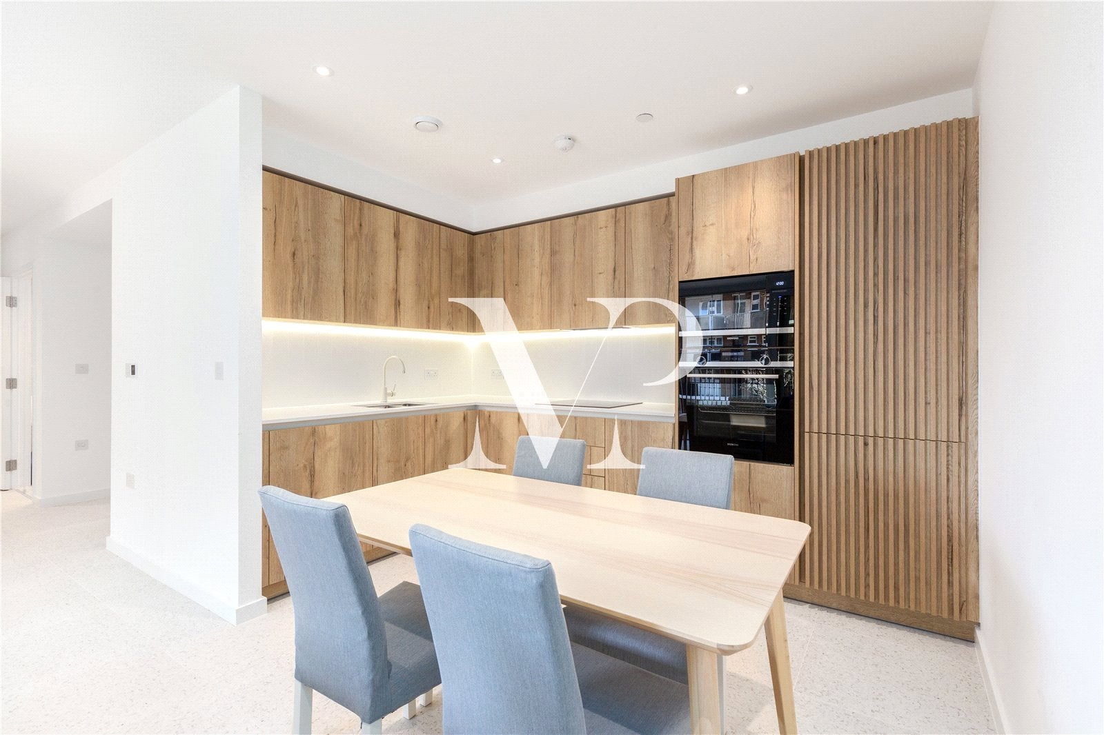 Flat Cendal Crescent in Greater London