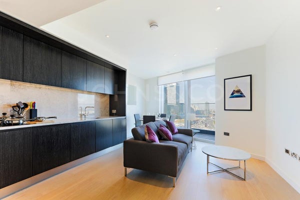 Flat Burdett Road in London