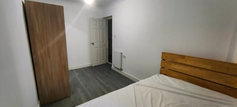 Room Beverley Mews in Crawley