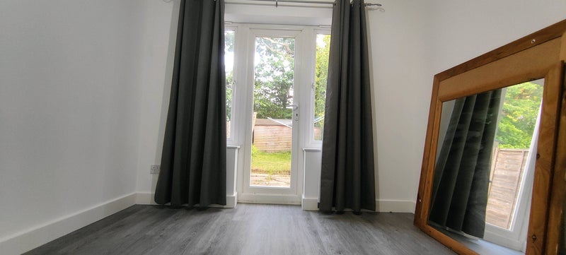 Room Beverley Mews in Crawley