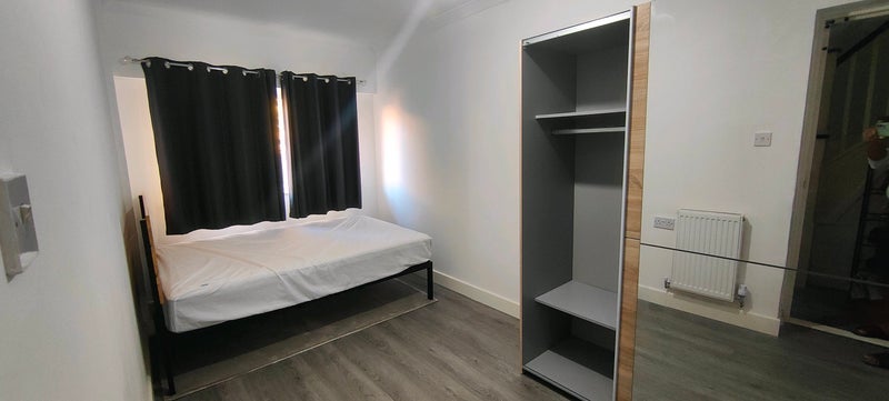 Room Beverley Mews in Crawley