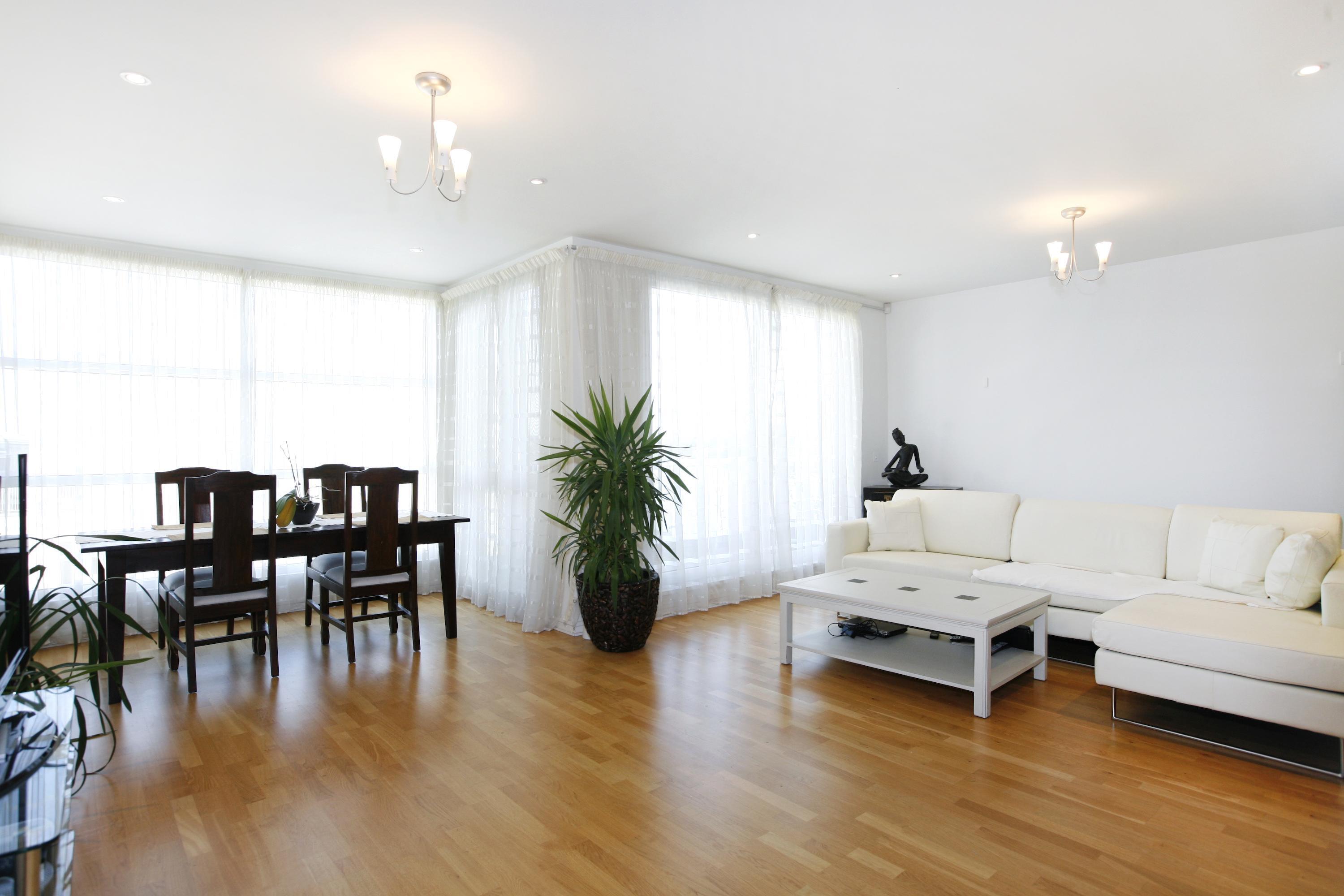 Flat Melliss Avenue in Greater London