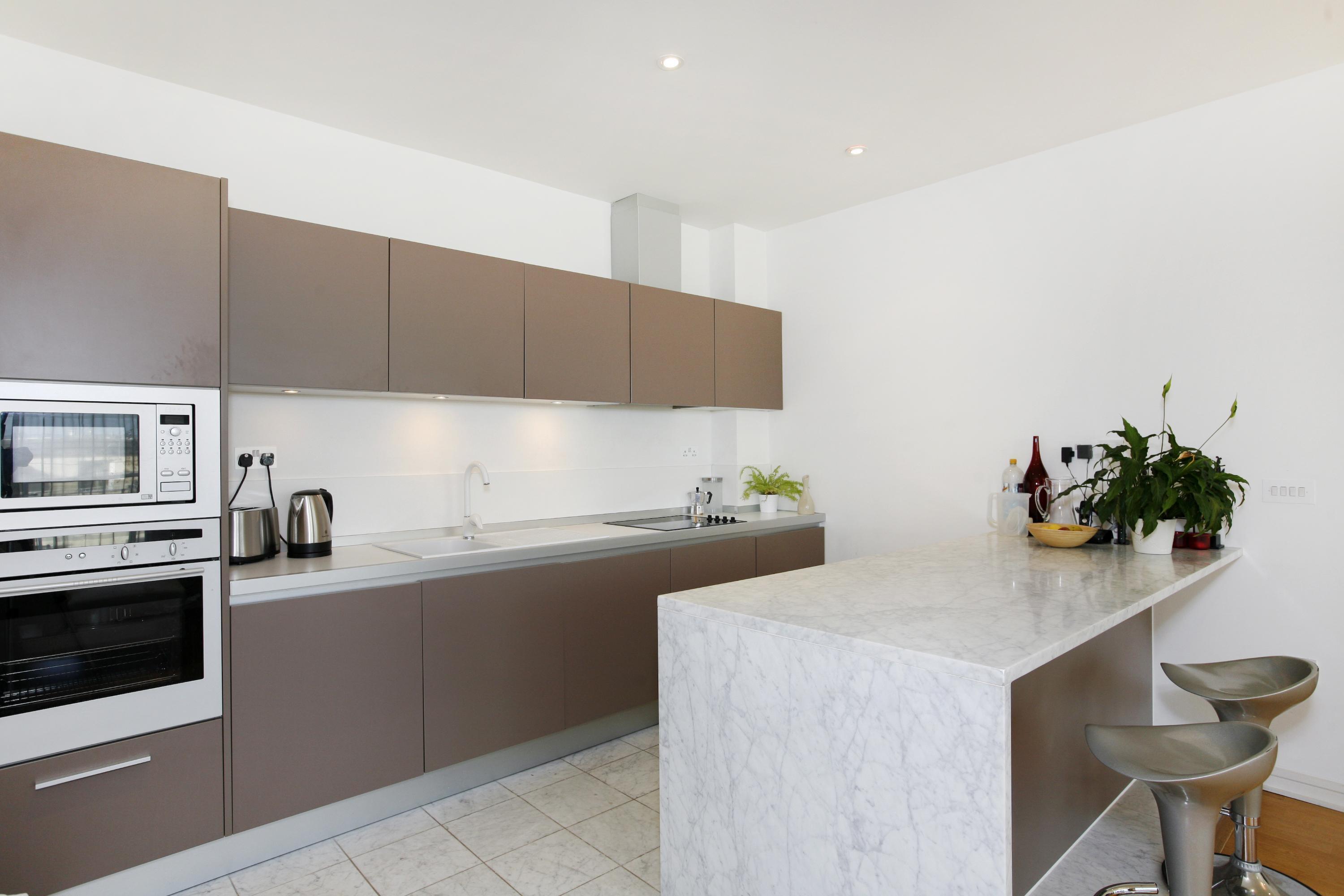Flat Melliss Avenue in Greater London