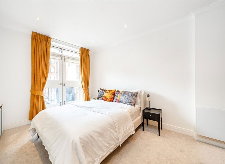 Flat Devonhurst Place in Greater London