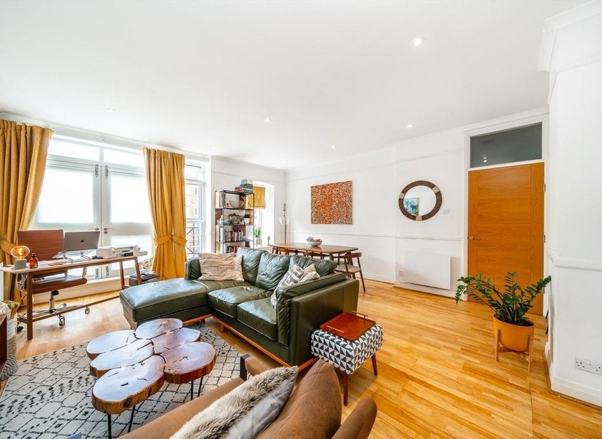 Flat Devonhurst Place in Greater London