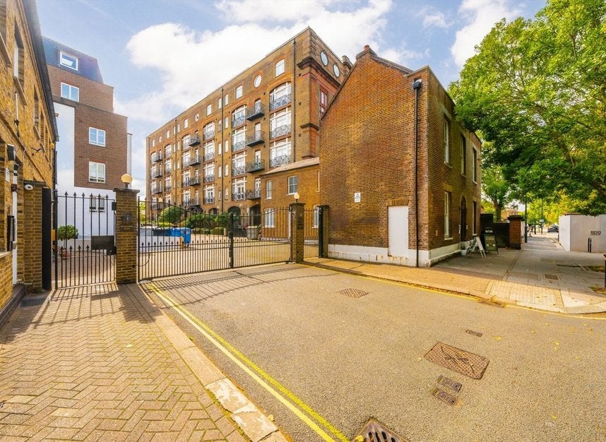 Flat Devonhurst Place in Greater London