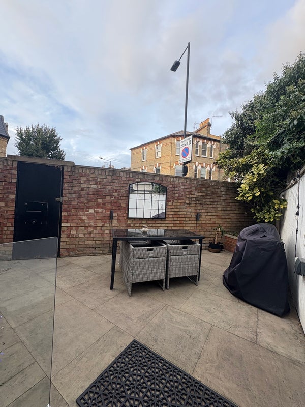 Room Dawes Road in Greater London