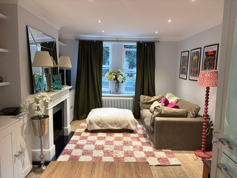 Room Dawes Road in Greater London