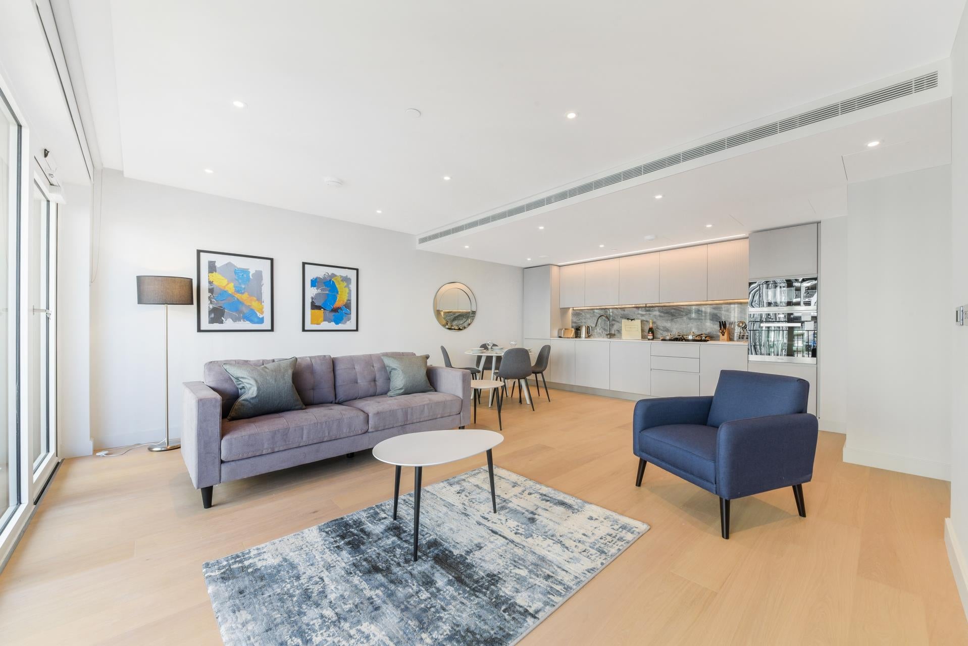 Flat Macfarlane Road in Greater London