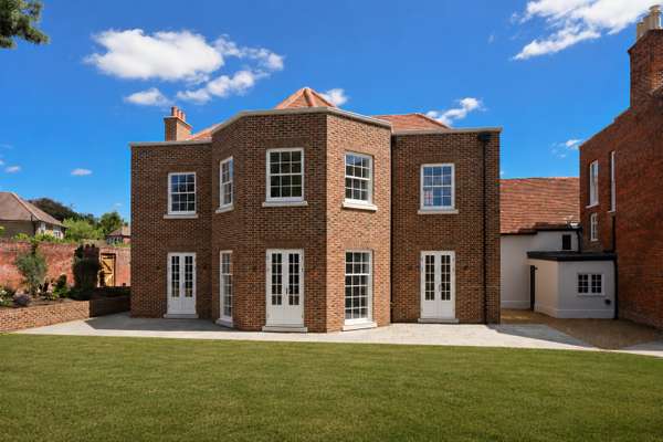 House Mill Road in Elmbridge