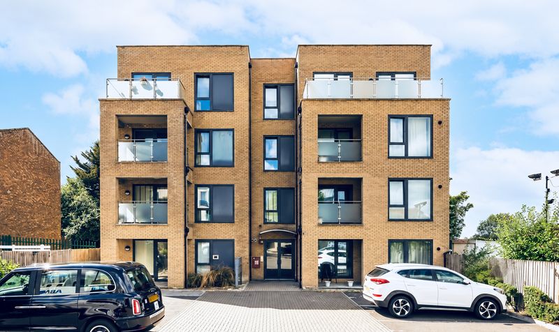 Flat Stephen's Court in Ipswich