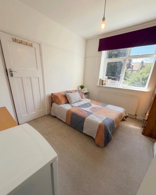 Room Southcroft Road in Greater London