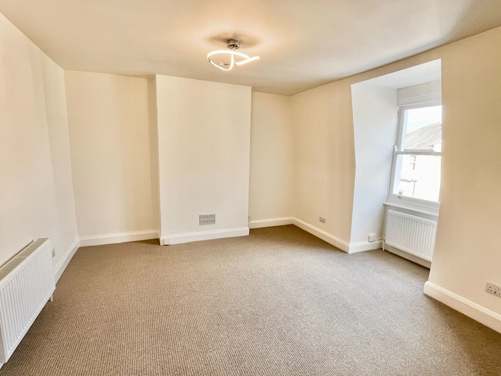 Flat Lammas Park Road in Greater London