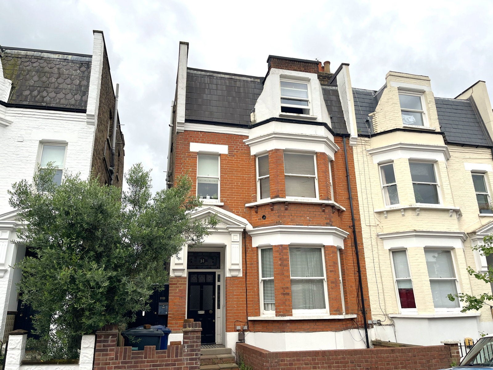 Flat Lammas Park Road in Greater London