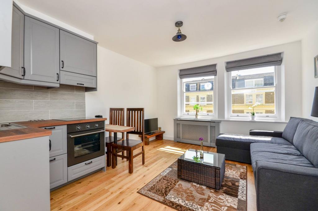 Flat Penywern Road in Greater London