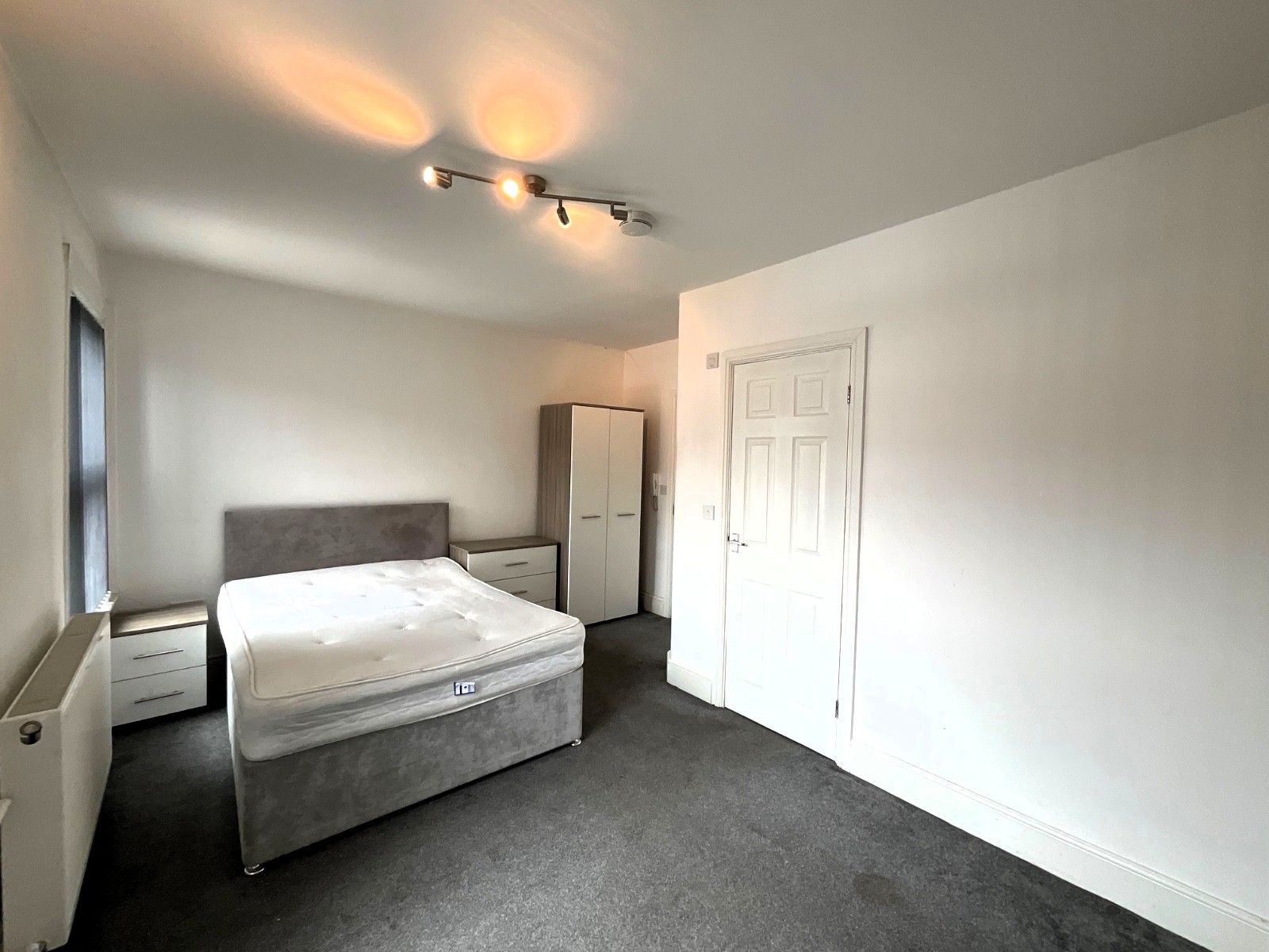 Room Mansfield Road in Doncaster