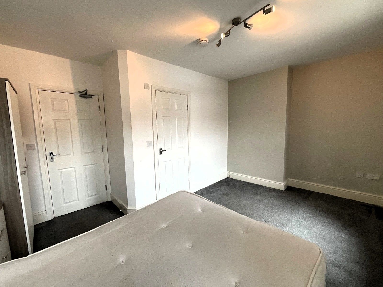 Room Mansfield Road in Doncaster