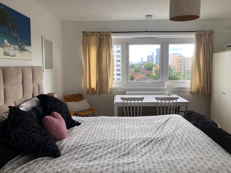 Room Paddington Close in Salford
