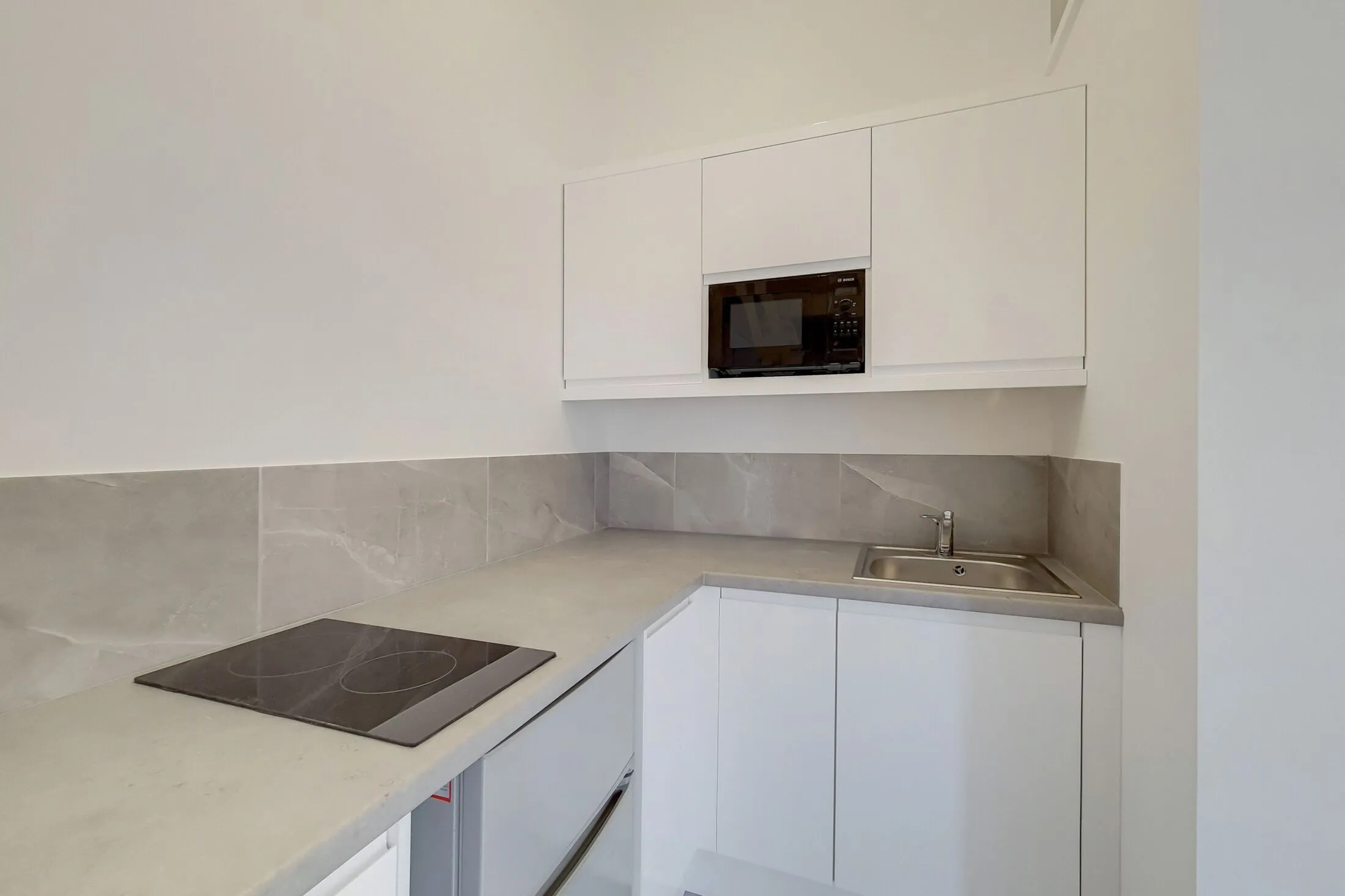 Flat Hardman Road in Greater London