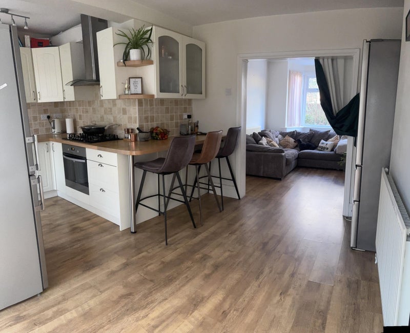 Room Llewellyn Road in Royal Leamington Spa