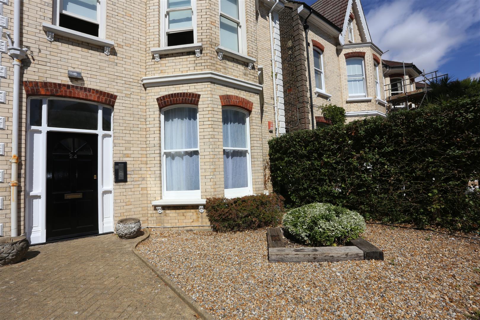 Flat Wilbury Gardens in Portslade by Sea