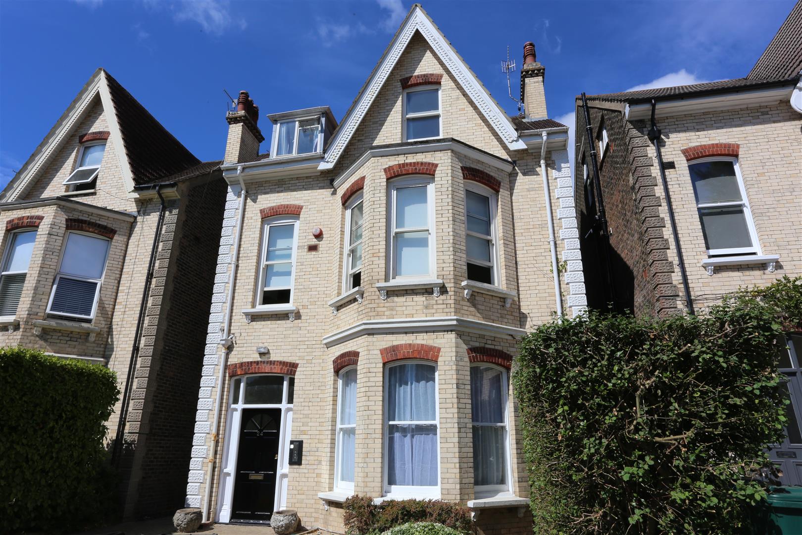 Flat Wilbury Gardens in Portslade by Sea