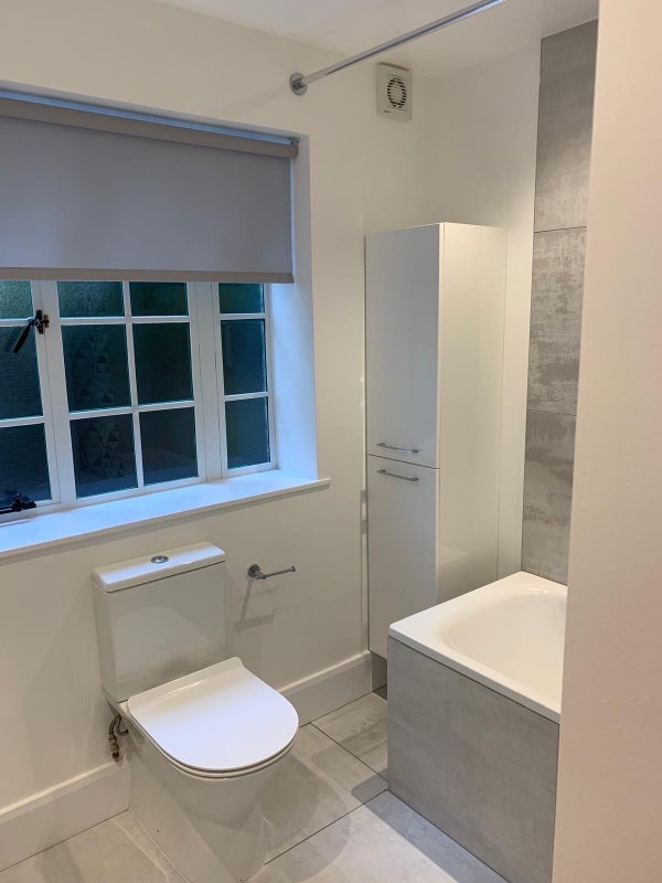 Flat Ealing Village in Greater London