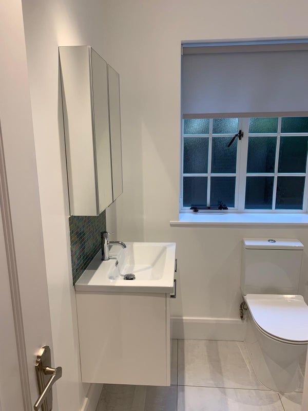 Flat Ealing Village in Greater London
