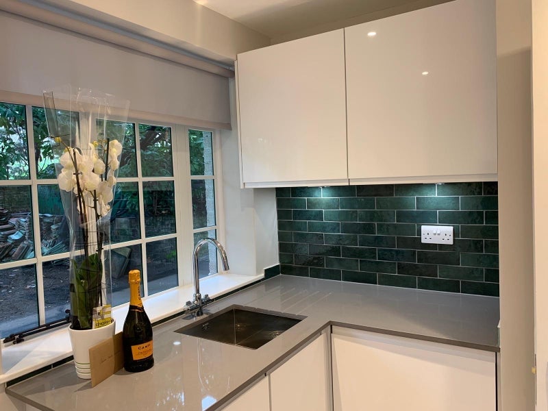 Flat Ealing Village in Greater London