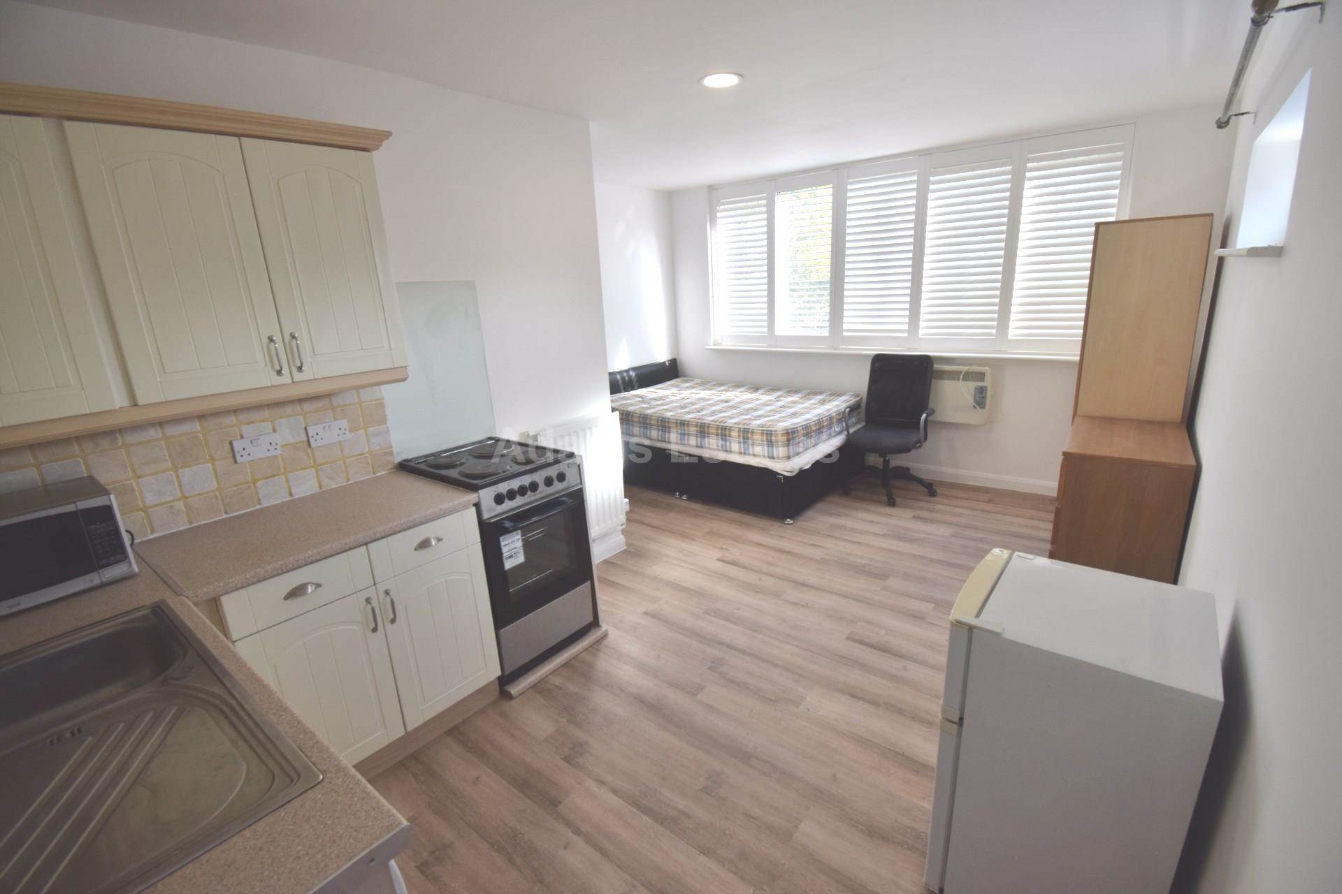 Flat Stanhope Road in Reading