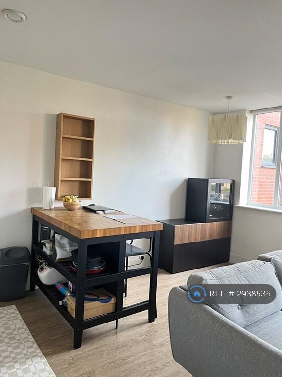 Flat Crossford Court in Trafford