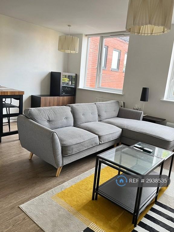 Flat Crossford Court in Trafford