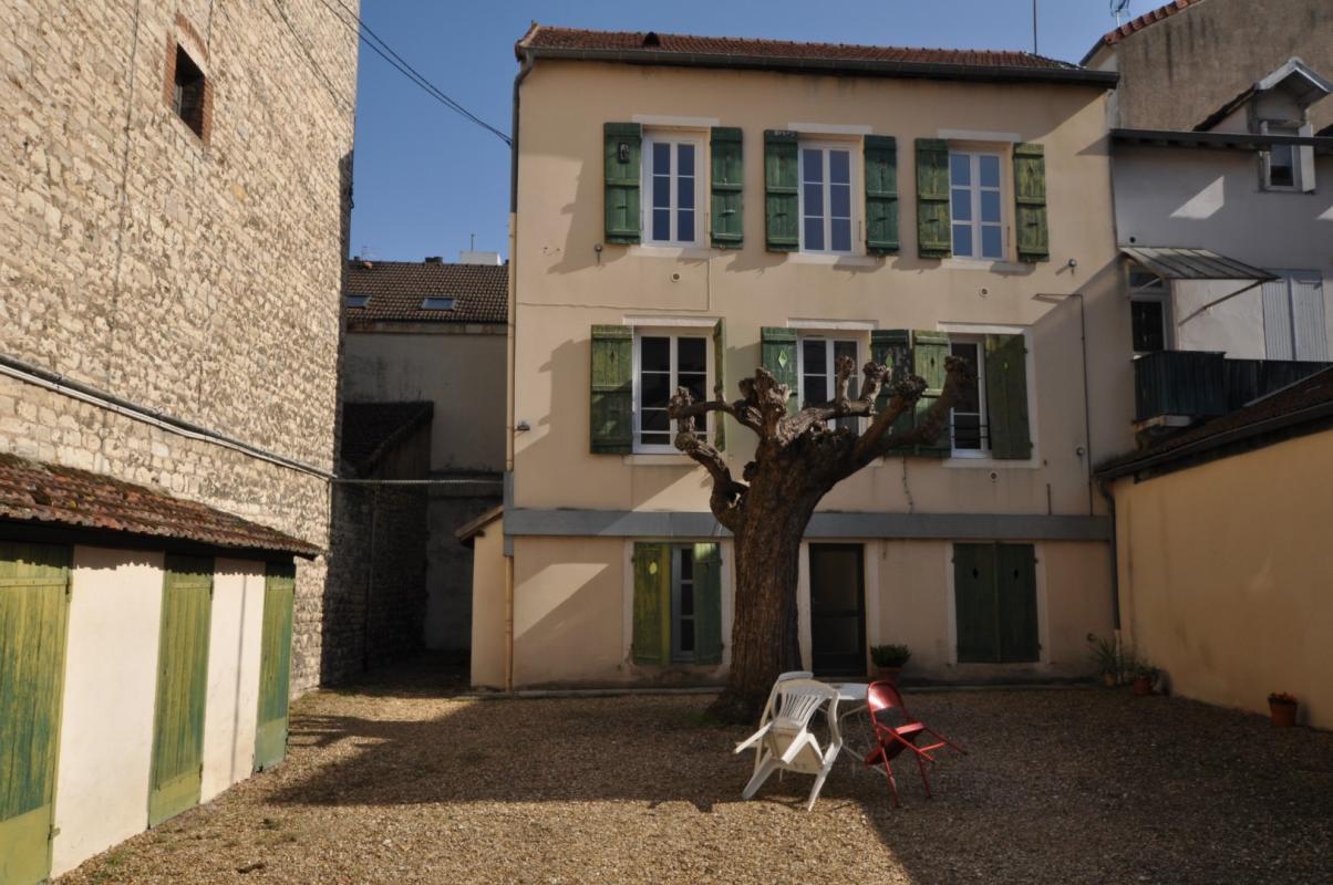 Flat Avenue Victor Hugo in Chalon-sur-Saône
