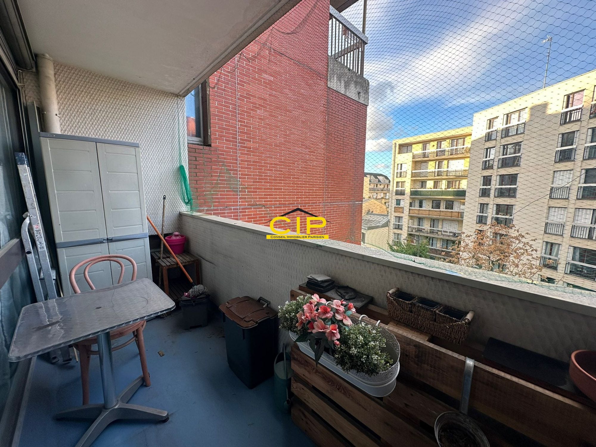 Flat Rue de Romainville in Paris