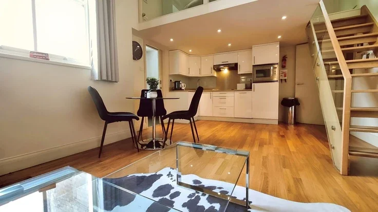 Flat Ladbroke Grove in Greater London